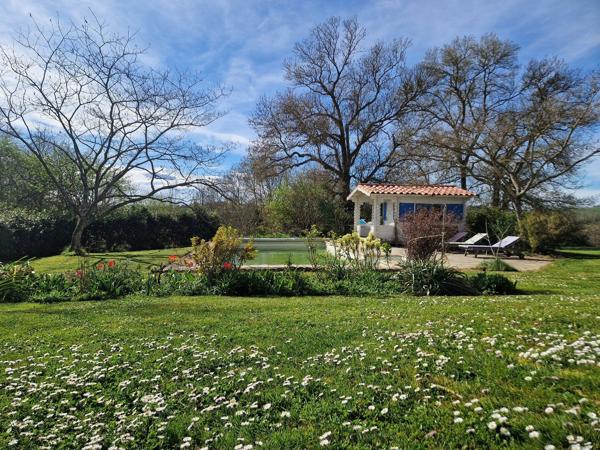 Propriété avec piscine sur environ 1,5 Ha de terrain Bonnac