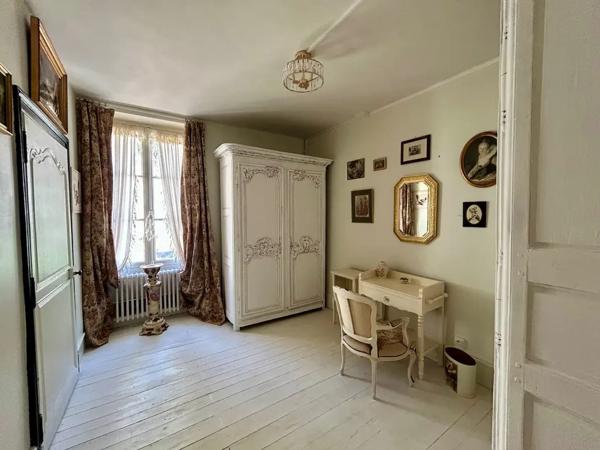 Renovated 5-Bedroom Maison de Maître with Pool & Garage