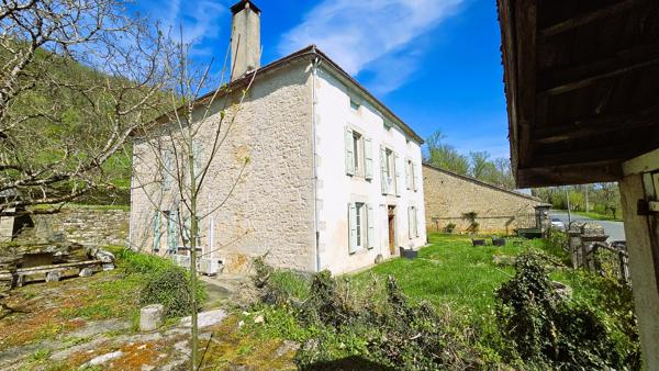 Maison de charme spacieuse dans village médiéval Caylus Caylus