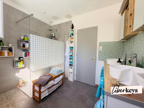 Propriété avec piscine, dépendance et terrain constructible de 3 000 m² : un potentiel exceptionnel aux portes de La Roche-sur-Yon"