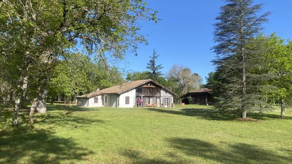 LANDAISE COLOMBAGES AIRIAL 5 CHAMBRES DEPENDANCES PUITS