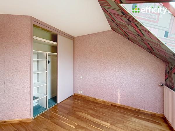 Maison
         6 pièces
        - 142 m² Exclusivité 578 000 € *