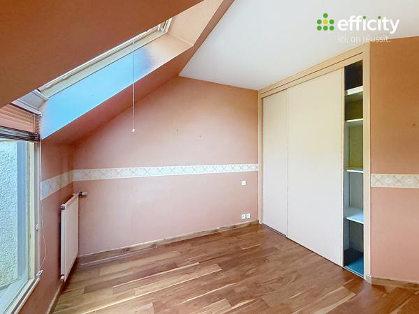 Maison
         6 pièces
        - 142 m² Exclusivité 578 000 € *
