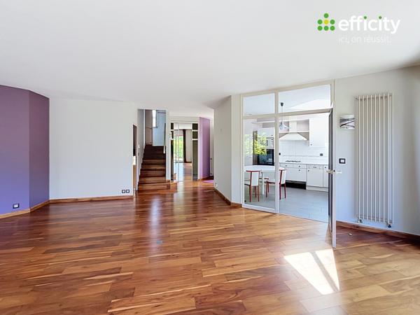 Maison
         6 pièces
        - 142 m² Exclusivité 578 000 € *