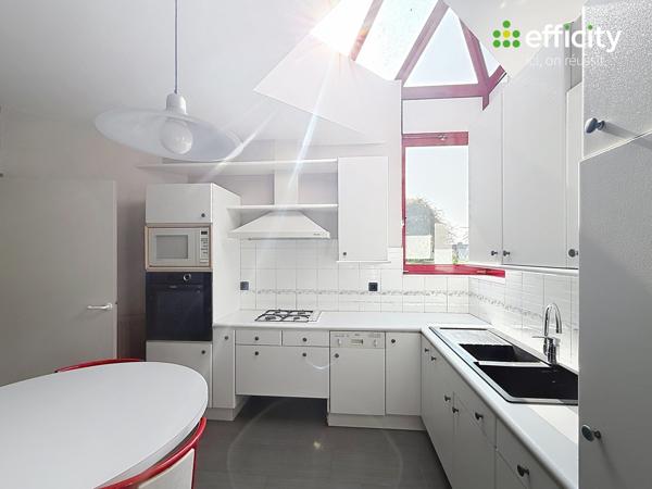 Maison
         6 pièces
        - 142 m² Exclusivité 578 000 € *