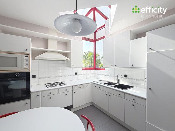 Maison
         6 pièces
        - 142 m² Exclusivité 578 000 € *