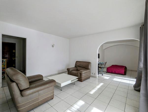 Appartement au dernier étage avec balcon