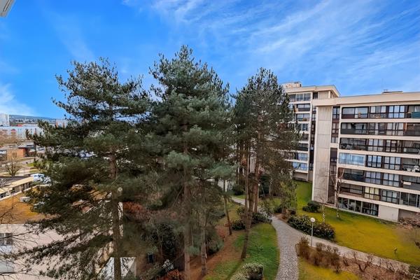 Appartement au dernier étage avec balcon