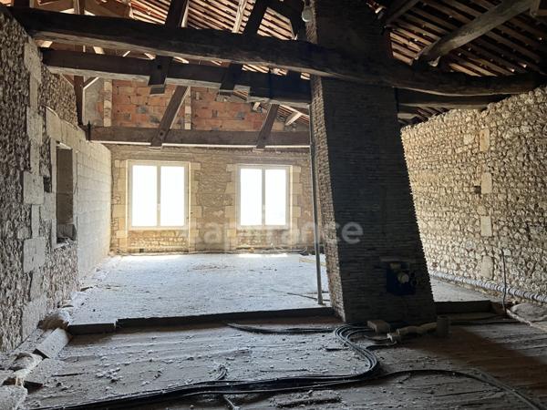 Demeure fin XIXème de 137 m² à fort potentiel avec piscine et parc - Chevanceaux (17)