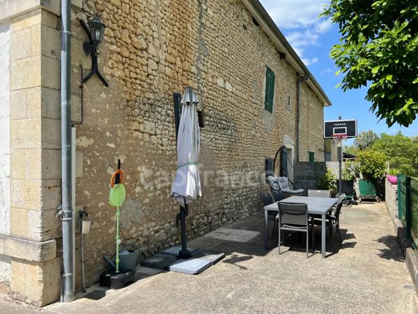 Demeure fin XIXème de 137 m² à fort potentiel avec piscine et parc - Chevanceaux (17)