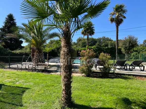 Demeure fin XIXème de 137 m² à fort potentiel avec piscine et parc - Chevanceaux (17)