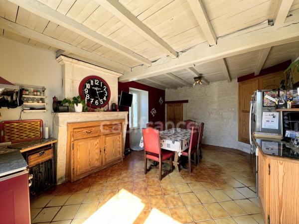 Demeure fin XIXème de 137 m² à fort potentiel avec piscine et parc - Chevanceaux (17)