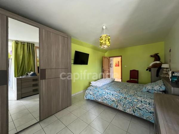 Demeure fin XIXème de 137 m² à fort potentiel avec piscine et parc - Chevanceaux (17)