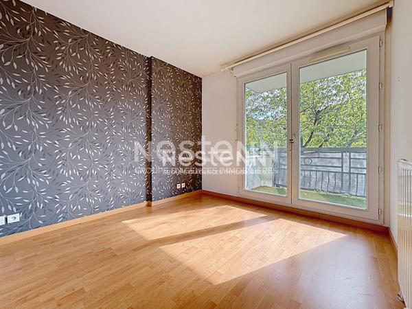 Guyancourt village : Appartement 2 pièces avec balcon et parking sous sol