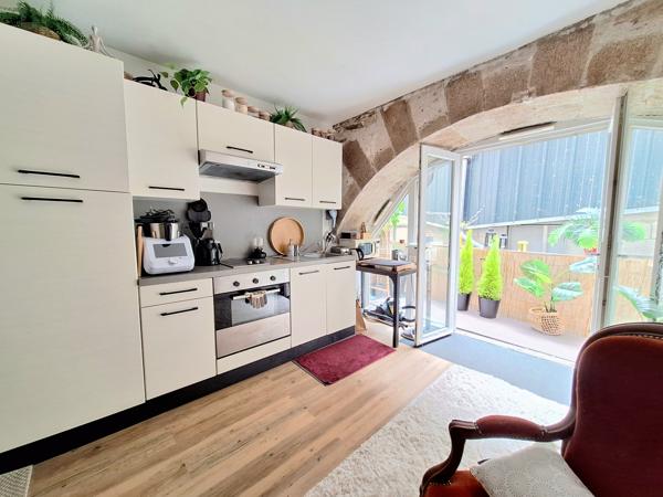 Appartement
                                                                                                                                                                                                                                                                                                                        1 pièce(s)                                                                                                                                                                                                          1 chambre(s)                                                                                                                                                                                                          30  m²