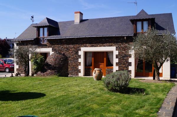 A LOUER TRES BELLE PROPRIETE JUIGNE SUR LOIRE