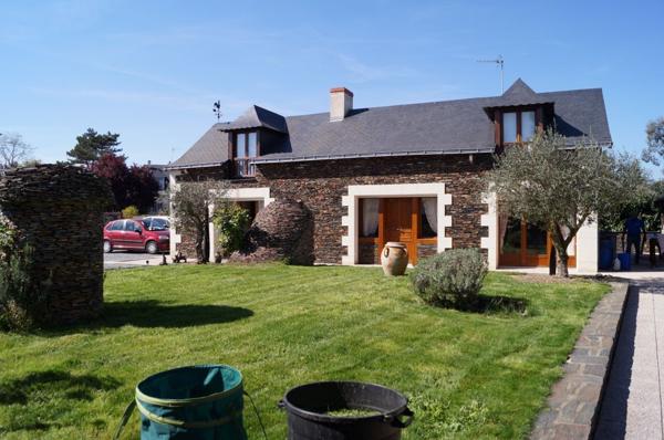 A LOUER TRES BELLE PROPRIETE JUIGNE SUR LOIRE