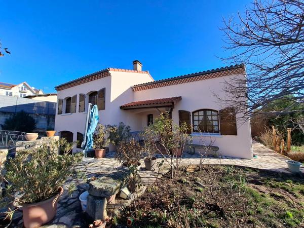 Maison à vendre - 168 m² habitable - 4 chambres - LES MARTRES DE VEYRE (63730) - 365 000 euros
