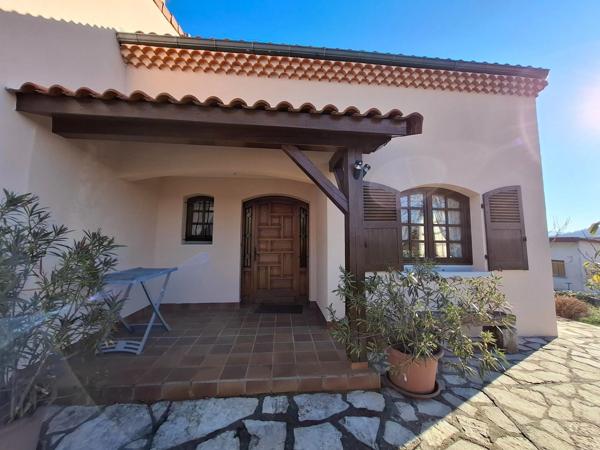Maison à vendre - 168 m² habitable - 4 chambres - LES MARTRES DE VEYRE (63730) - 365 000 euros