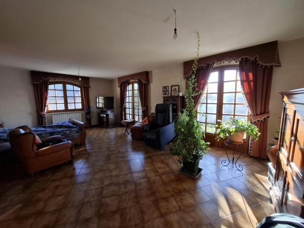 Maison à vendre - 168 m² habitable - 4 chambres - LES MARTRES DE VEYRE (63730) - 365 000 euros