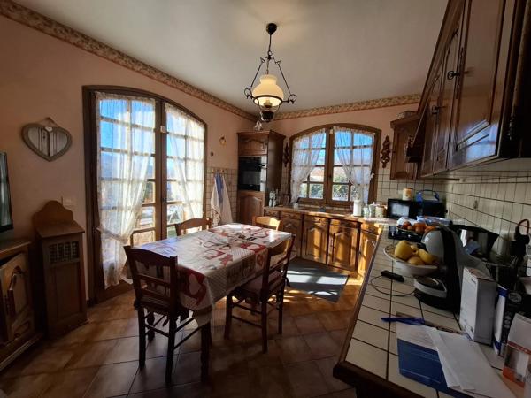 Maison à vendre - 168 m² habitable - 4 chambres - LES MARTRES DE VEYRE (63730) - 365 000 euros