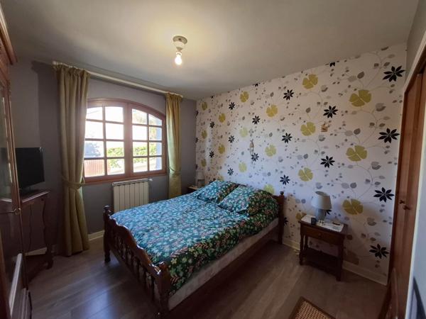 Maison à vendre - 168 m² habitable - 4 chambres - LES MARTRES DE VEYRE (63730) - 365 000 euros