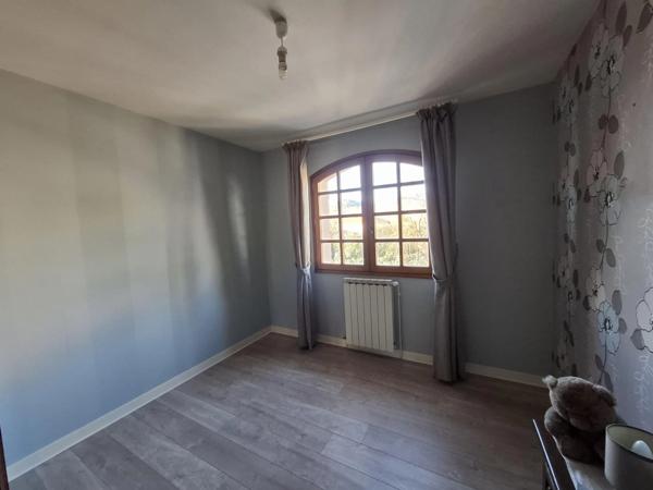 Maison à vendre - 168 m² habitable - 4 chambres - LES MARTRES DE VEYRE (63730) - 365 000 euros