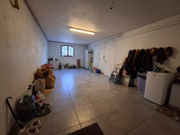 Maison à vendre - 168 m² habitable - 4 chambres - LES MARTRES DE VEYRE (63730) - 365 000 euros