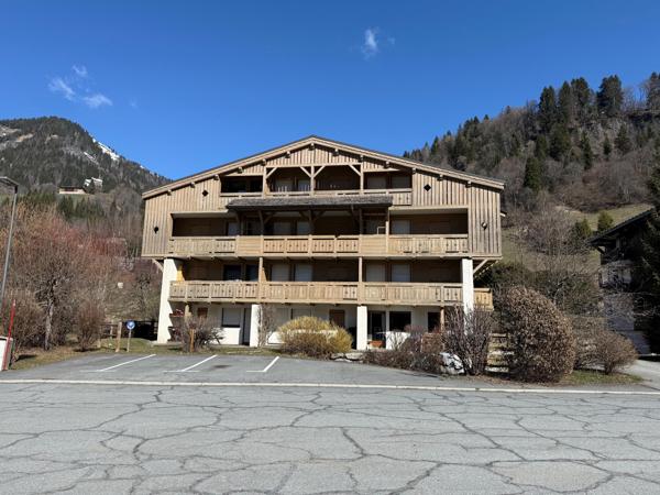 Vue montagne exceptionnelle - 2 Balcons, place de parking et cadre de vie privilégié à Praz sur Arly