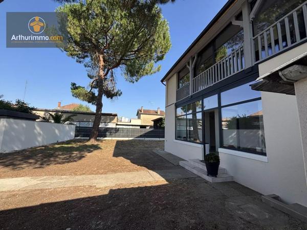 Vente                                                      Maison
                        
                     7 pièces                      195 m2                     à Marmande