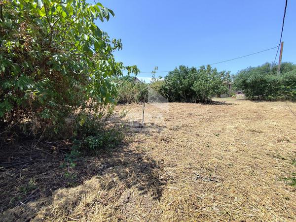 Terrain constructible non viabiliser à Marnay