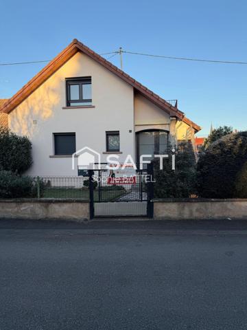 Maison entièrement rénovée, prestations de qualité, aucun travaux intérieurs à prévoir.