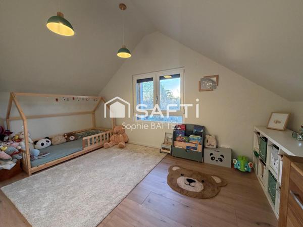 Maison entièrement rénovée, prestations de qualité, aucun travaux intérieurs à prévoir.