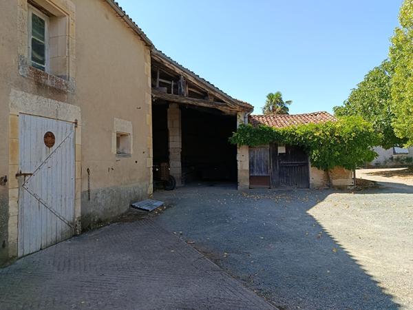 Ancienne ferme à rénover sur la commune Vix (85)