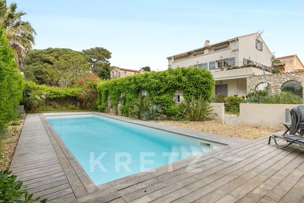 Villa bord de mer et vue mer