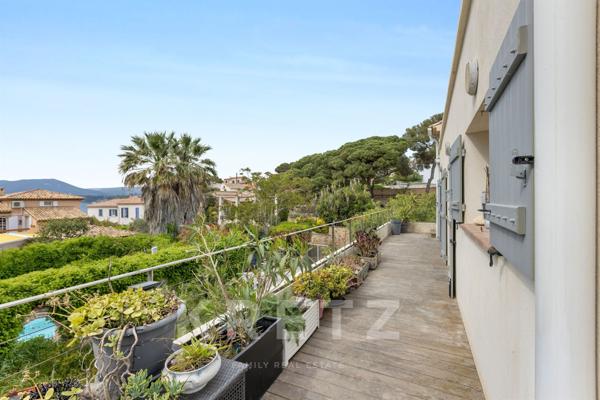 Villa bord de mer et vue mer