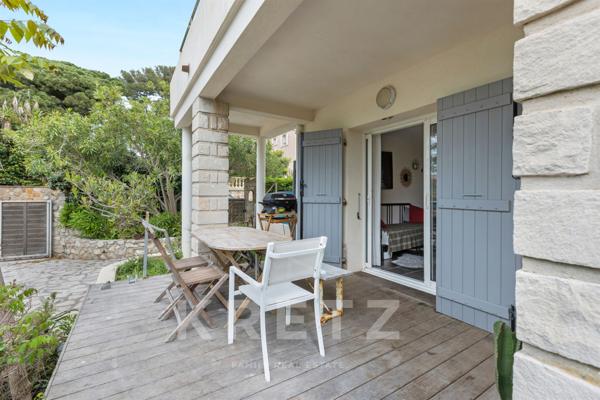 Villa bord de mer et vue mer