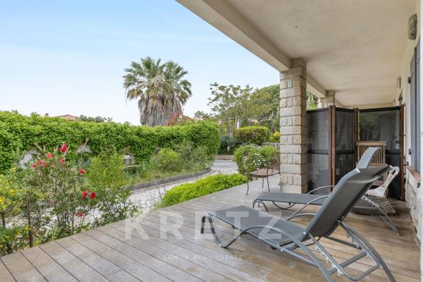 Villa bord de mer et vue mer