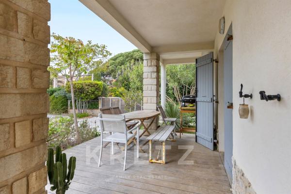 Villa bord de mer et vue mer