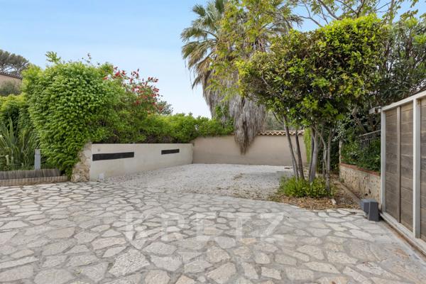 Villa bord de mer et vue mer
