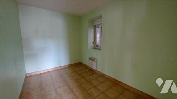 Au coeur de la commune, immeuble à rénover dans sa globalité, proposant 7 logements dont 3 actu...