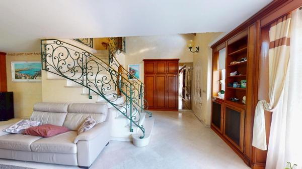 Maison familiale de standing au calme absolu  595 000