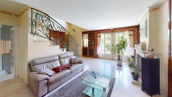 Maison familiale de standing au calme absolu  595 000