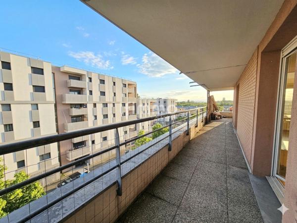 Très charmant T3 de 69m² en attique + parking privatif - DPE C