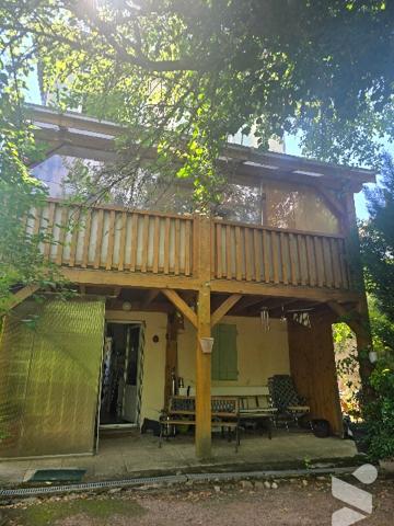 Maison élevée sur sous sol de 104 m² habitable, sur une parcelle de 441 m².