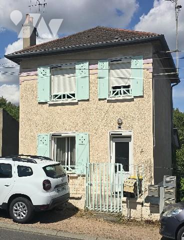 Maison élevée sur sous sol de 104 m² habitable, sur une parcelle de 441 m².