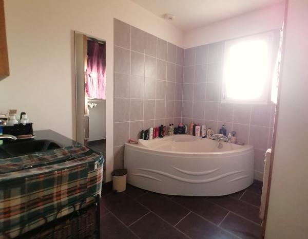 A LA CAMPAGNE, A 25 MINUTES DE POITIERS