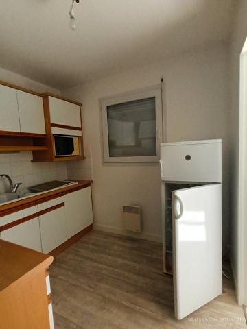 POITIERS entre centre ville et campus, dans une résidence récente T2 de 47.37 m² avec garage fermé.