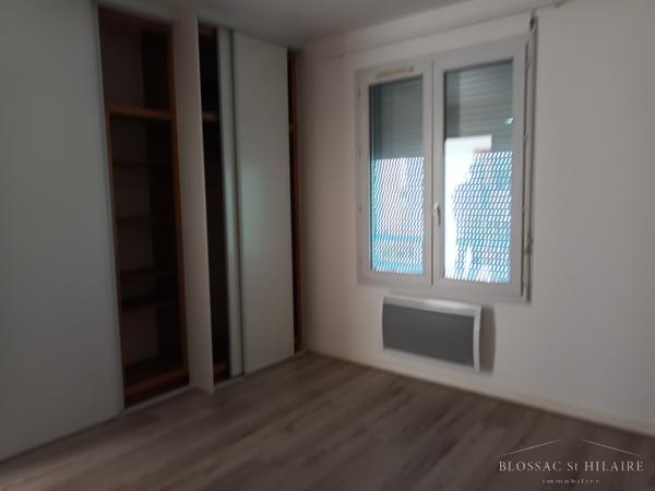 POITIERS entre centre ville et campus, dans une résidence récente T2 de 47.37 m² avec garage fermé.