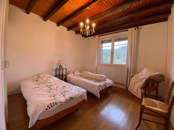 Maison - 10 pièces - 191 m²